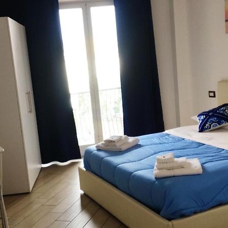 مبيت وإفطار Holiday Garibaldi Napoli المظهر الخارجي الصورة