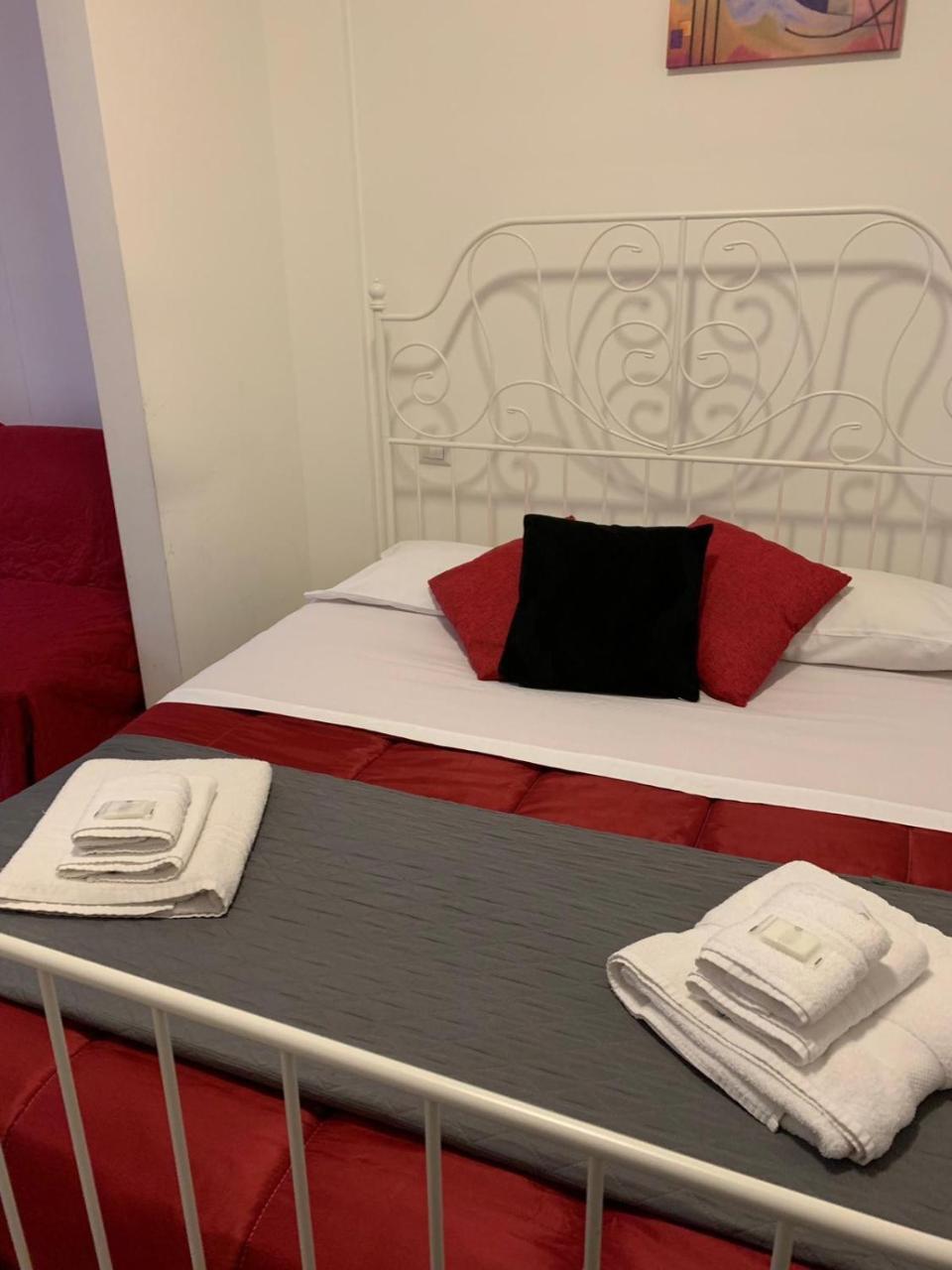 مبيت وإفطار Holiday Garibaldi Napoli المظهر الخارجي الصورة